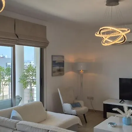 Zorzis Court 5 דירה