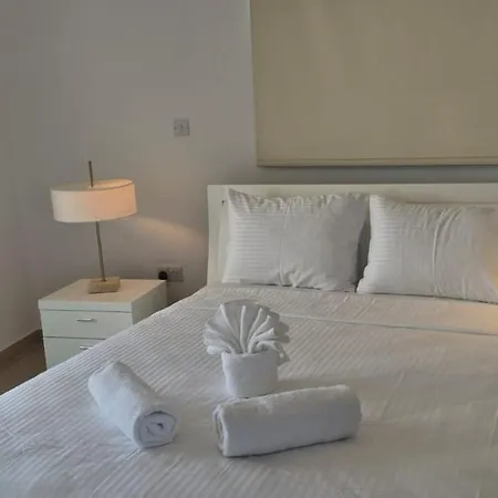 Zorzis Court 5 *