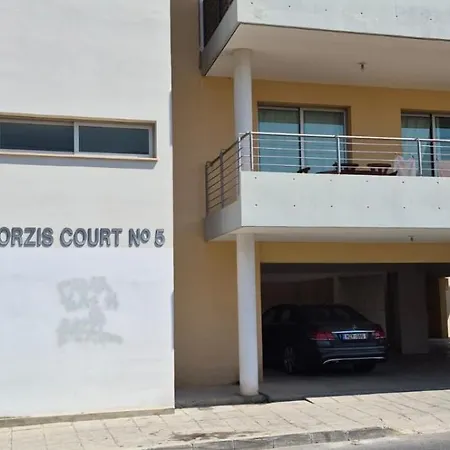 Zorzis Court 5 Apartman *